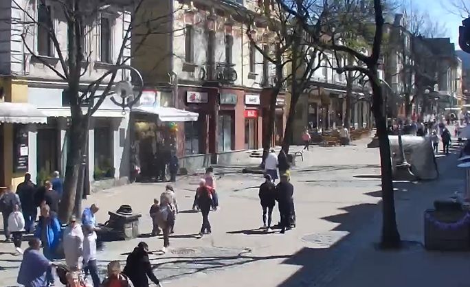 Sobota, godz. 12:25. Takie ujęcie z Krupówek przed majówką