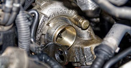 Silniki z turbosprężarką – czym się charakteryzują i jak o nie dbać?