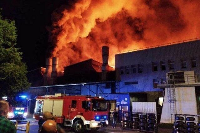 Pożar fabryki w Dębicy strawił część hali produkcyjnej i wyposażenia