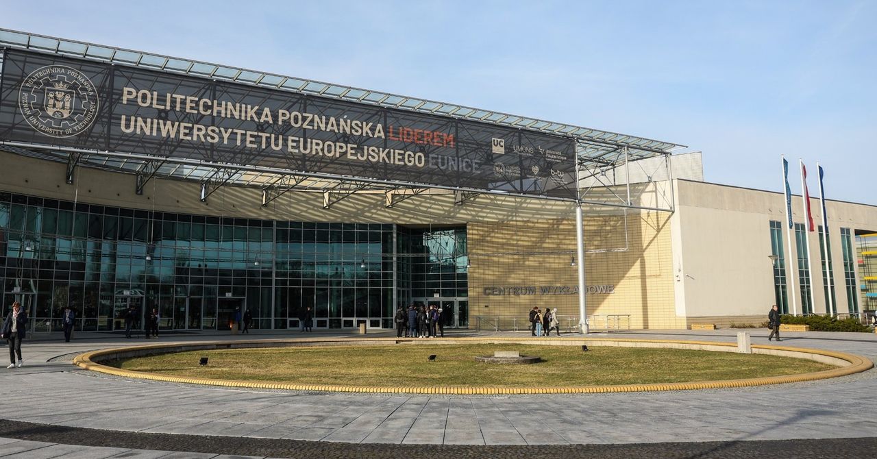 Politechnika Poznańska ogłosiła przetarg na komputer kwantowy