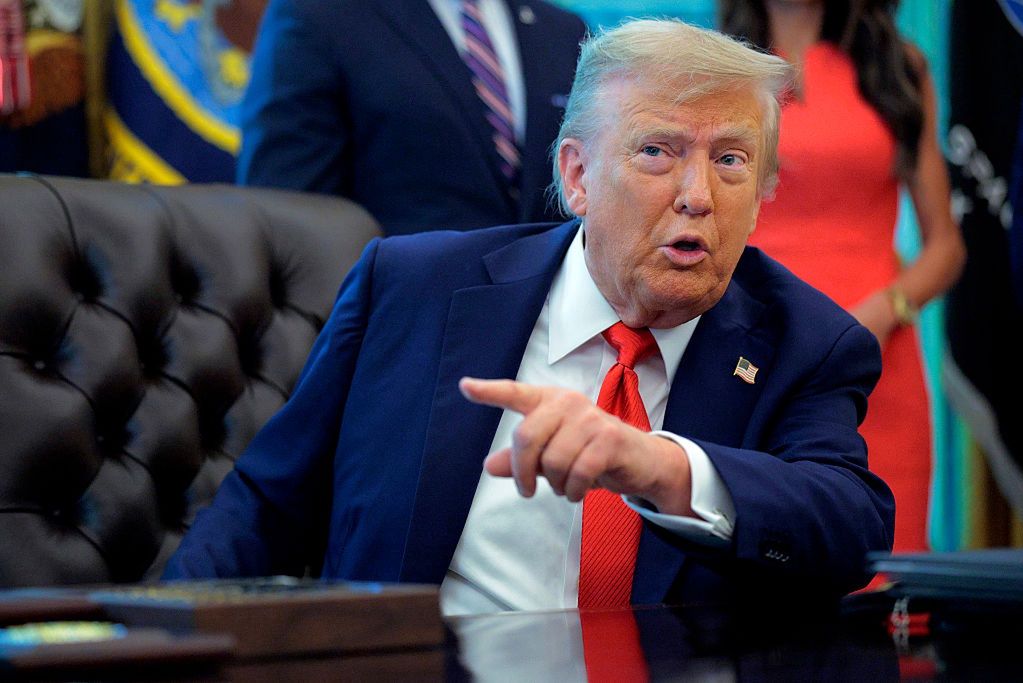 Szwajcarski gigant zagrał na nosie Trumpowi. Stworzył specjalny zegarek