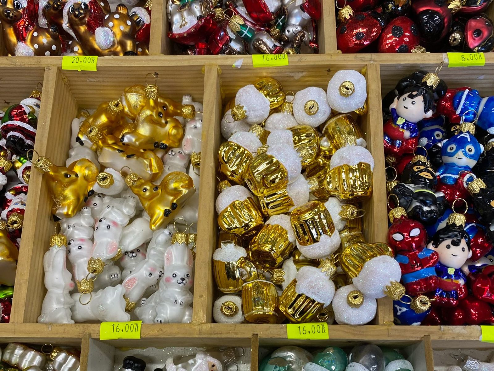 Bombki, w zależności od wielkości, można kupić za 8, 16 lub 20 zł