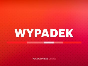 Wypadek na drodze krajowej numer 74 w miejscowości Przyjmo. Ciężarówka przewróciła się na drogę, trasa zablokowana