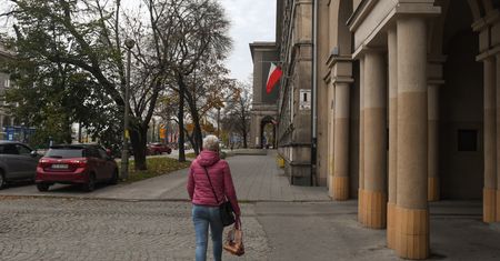 Decyzja o ew. lockdownie w piątek. "To bardzo brutalne działanie"