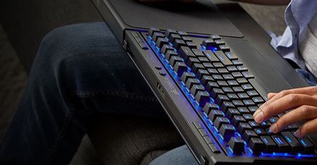 Corsair ogranicza przewody i stawia na zestawy dla graczy