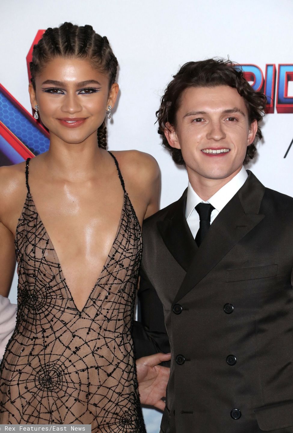 Zendaya na premierze filmu "Spider-Man: Bez drogi do domu" u boku Toma Hollanda