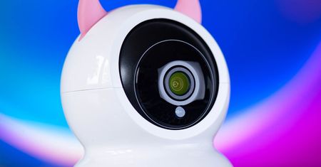 Elektroniczna niania w dobrej cenie. Recenzja Vacos Baby Monitor