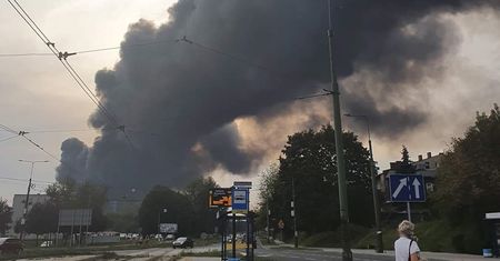 Groźny pożar w Sosnowcu. Miasto tonie w kłębach czarnego dymu