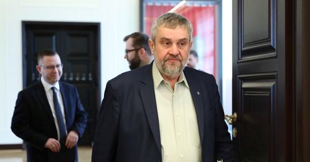 Stadnina w Janowie Podlaskim. Ardanowski odpiera zarzuty