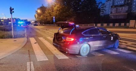 Groźny nocny wypadek na skrzyżowaniu w Lublinie. Wjechał na czerwonym świetle i zderzył się z dwoma Uberami