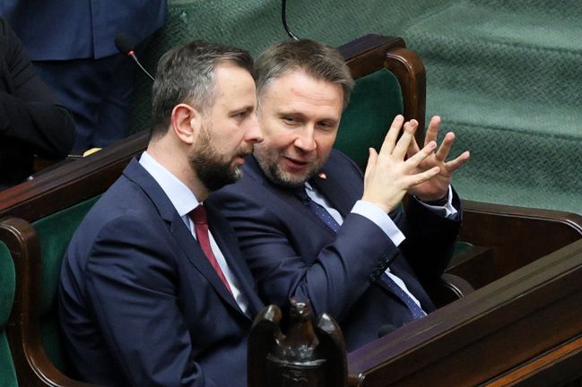 Posłowie PiS skandują: "Gdzie jest premier?"