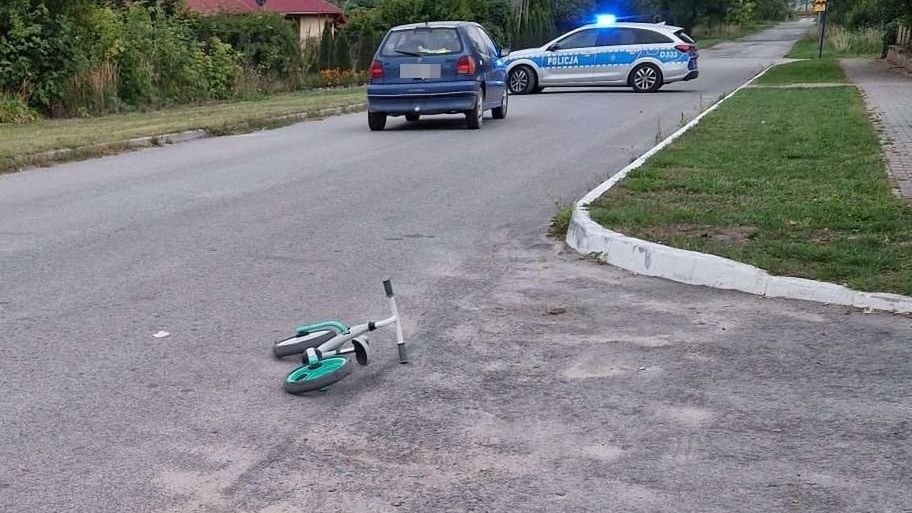 Tragiczny wypadek. Dwulatek na rowerku biegowym wjechał w samochód