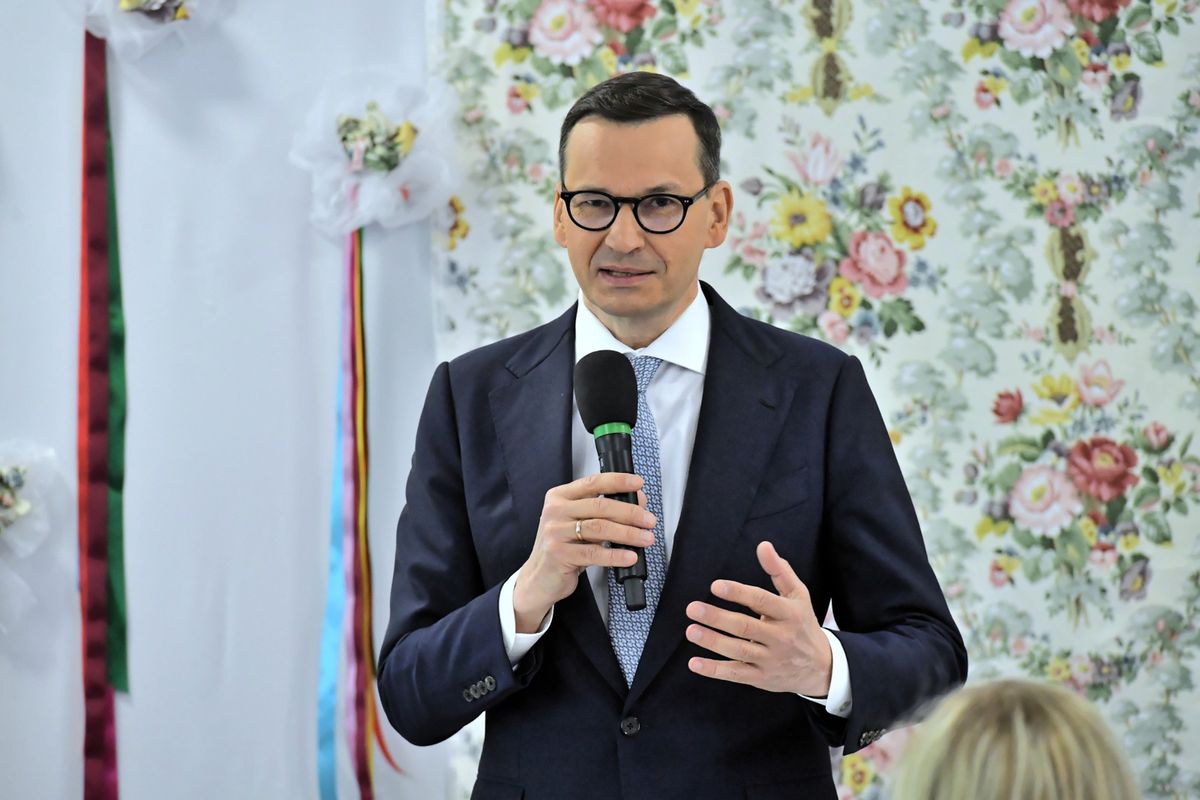 Premier Morawiecki do seniorów: komu zaufacie, Tuskowi, który mówił o was "moherowe berety"? 