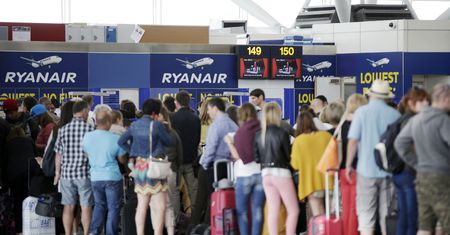 Polowanie na bagaż trwa. Ryanair zwiększa premie dla pracowników