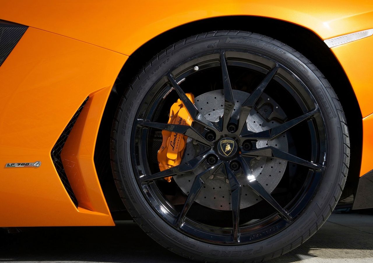 Pirelli świętuje 50-lecie partnerstwa z Lamborghini