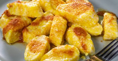 Zamiast twarogu sięgam po jogurt. Kluseczki są delikatne i mięciutkie