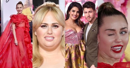 Elegancka Miley i zakochani Nick z Priyanką promują się na premierze nowego filmu Rebel Wilson (ZDJĘCIA)