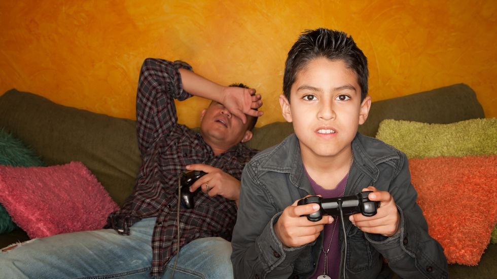 Wzruszająca historia: syn gra na Xboksie, ścigając się z duchem zmarłego ojca 1