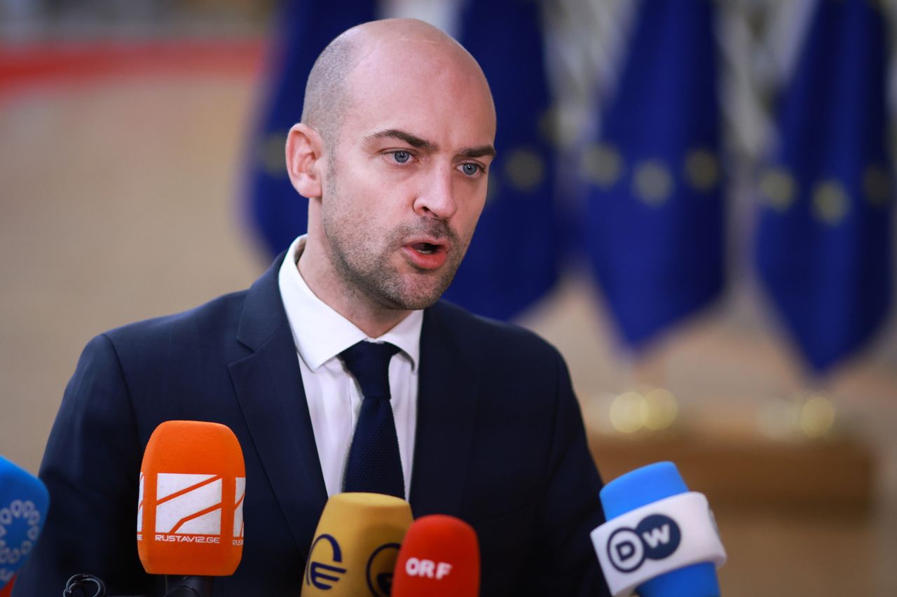 Russia's nuclear shift: France calls move a "rhetoric"