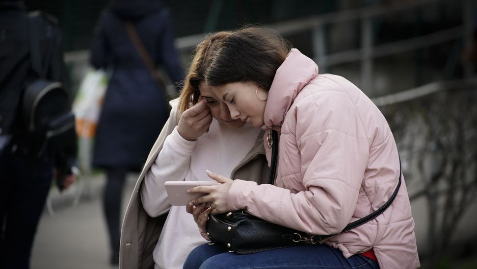 Rodzice powinni regularnie rozmawiać z dzieckiem