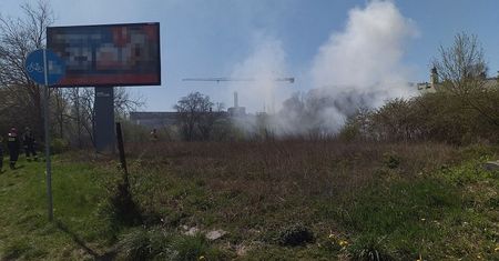 Pożar traw na nieużytku w centrum Lublina. Podpalacz ujęty na gorącym uczynku