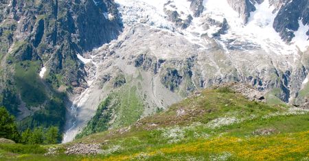 Lodowiec na Mont Blanc może runąć. Władze zarządziły ewakuację