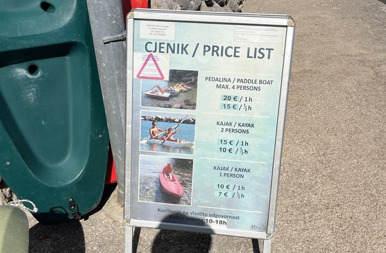 Ile wydamy w Chorwacji na plażowe atrakcje?