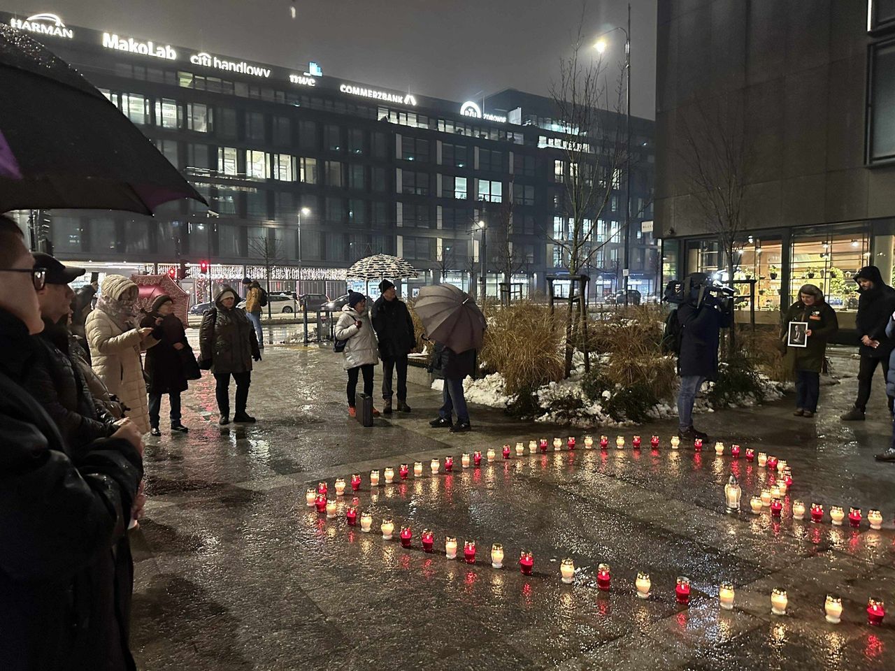 Łódź: Mieszkańcy oddali hołd Pawłowi Adamowiczowi