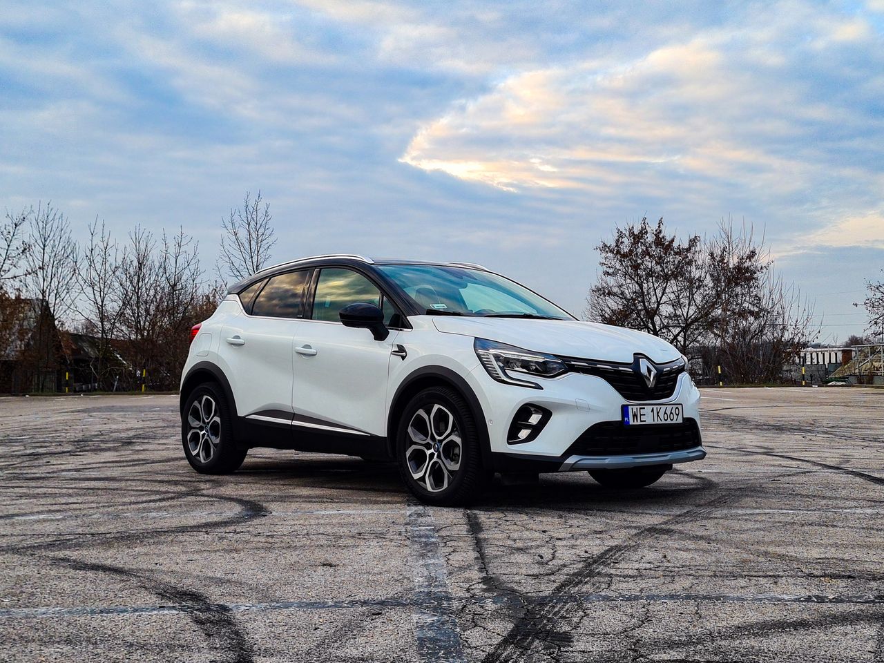 Test Renault Captur E-Tech: Jak w praktyce spisuje się napęd hybrydowy plug-in?