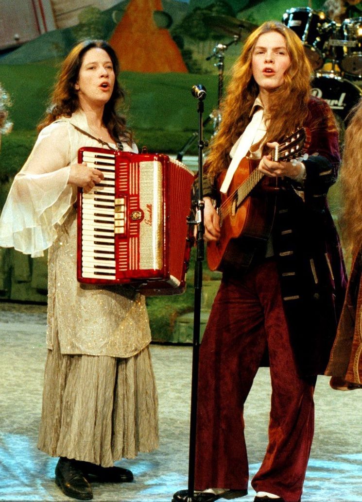 Kathy Kelly z akordeonem