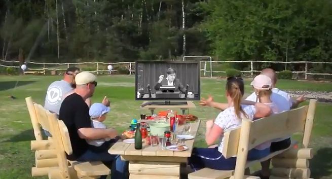 PO: Telewizja Polska odmówiła emisji spotu Marszu Wolności. TVP: sprzedaliśmy już czas relamowy (wideo)