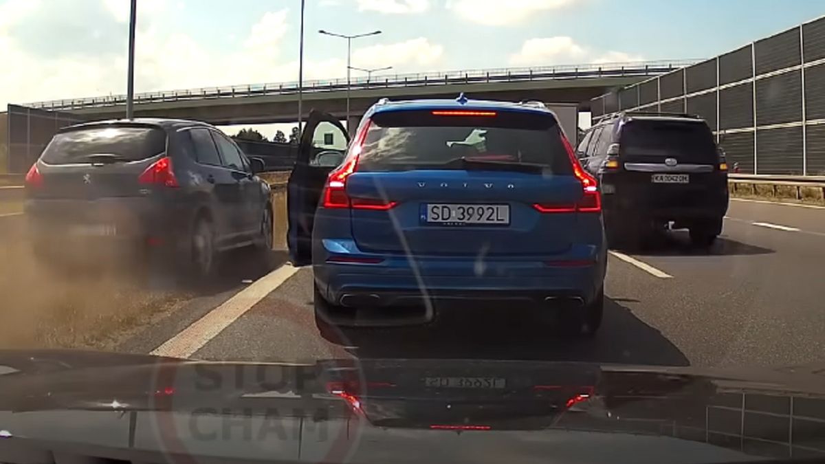 Zachowanie kierowcy Volvo na A2 mogło skończyć się tragedią.
