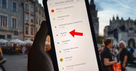 Aparat w telefonie cię podgląda? Możesz to sprawdzić