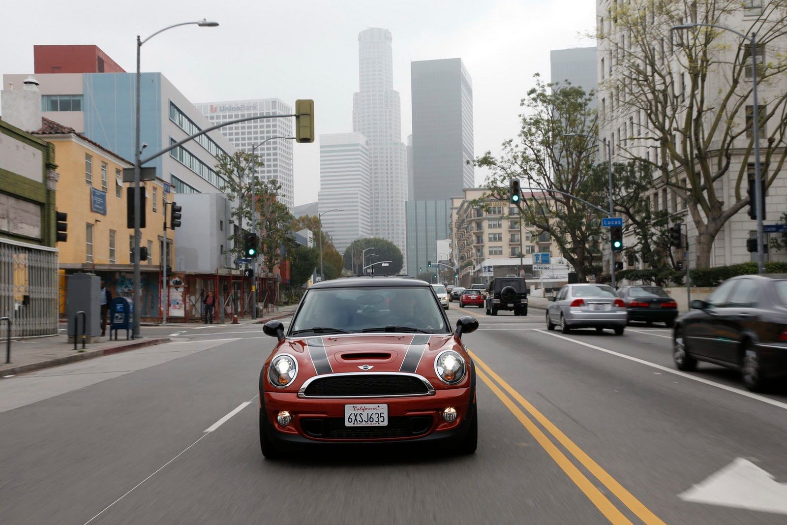 Galeria Mini jako celebracja sprzedaży półmilionowego egzemplarza w USA 114