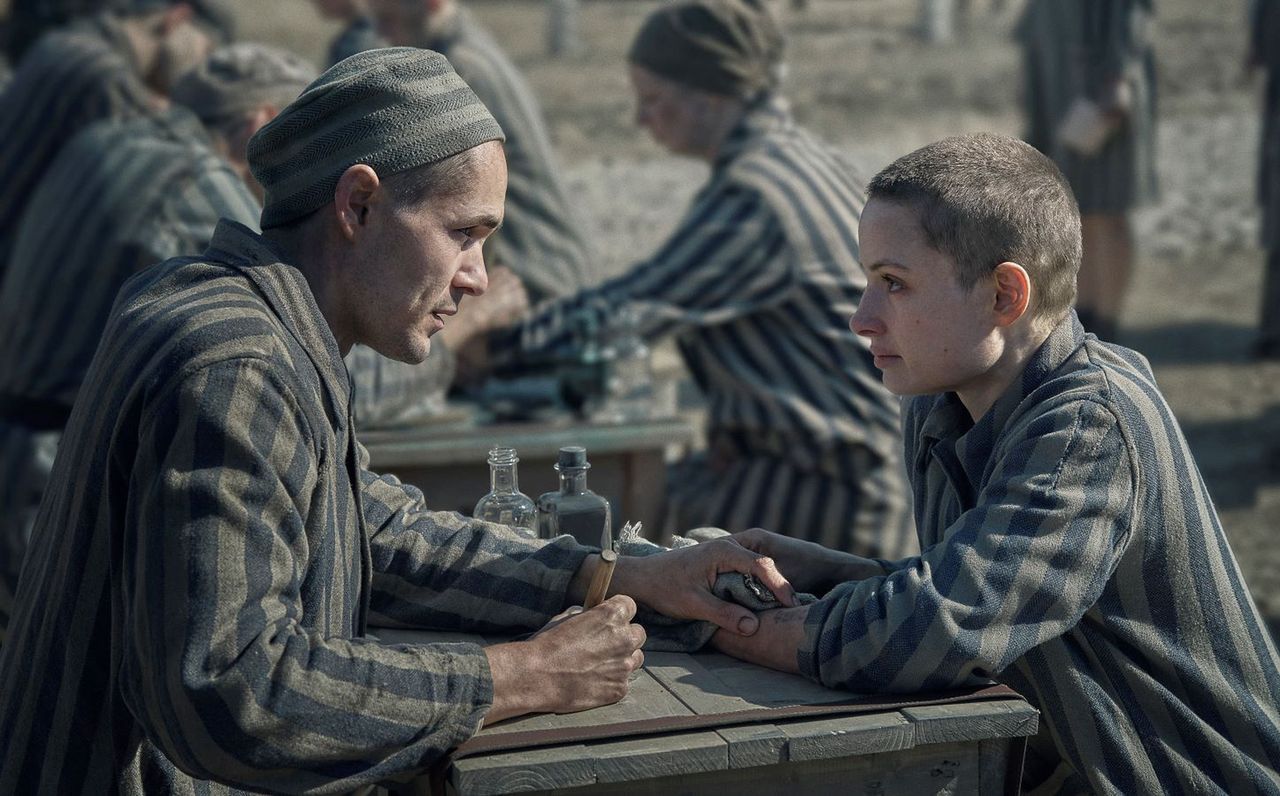 Kadr z serialu "Tatuażysta z Auschwitz"