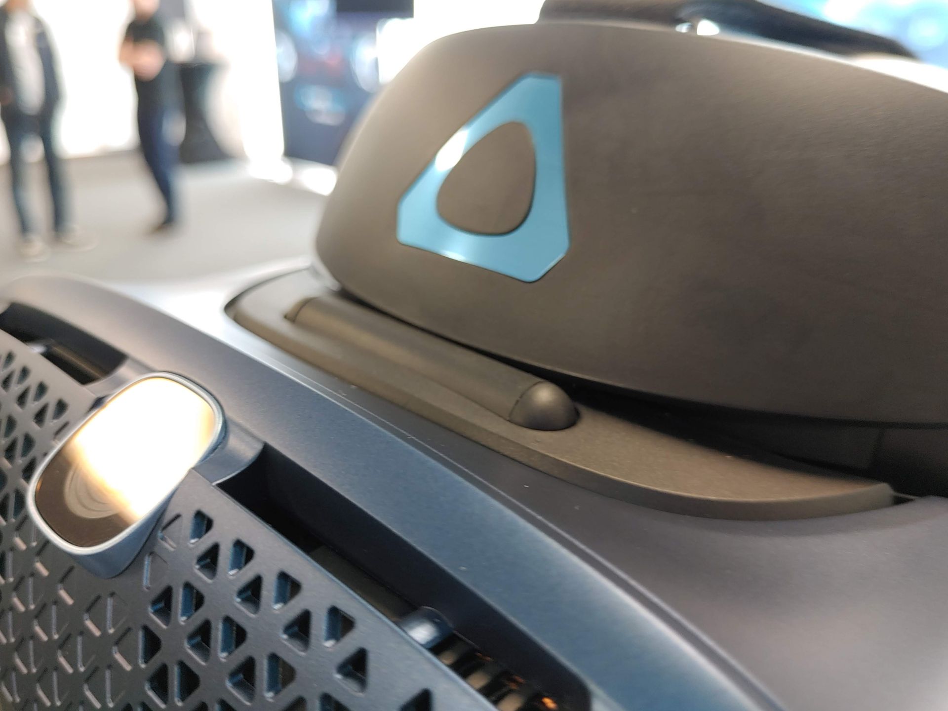 HTC VIVE Cosmos. Gogle wirtualnej rzeczywistości nowej generacji 2