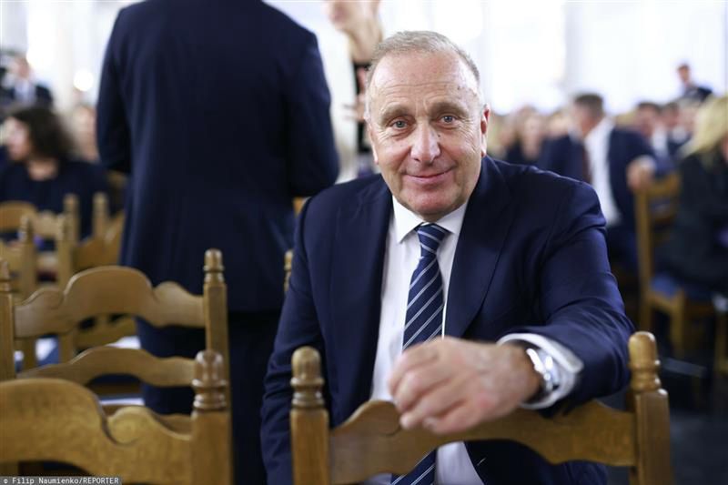 Nawrocki "zakładnikiem" PiS? Schetyna ostro o wecie prezydenta