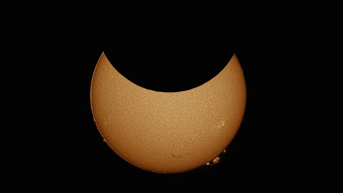 Zaćmienie Słońca jakiego nie widziałeś. Ten film powstał z 50 000 zdjęć! 1