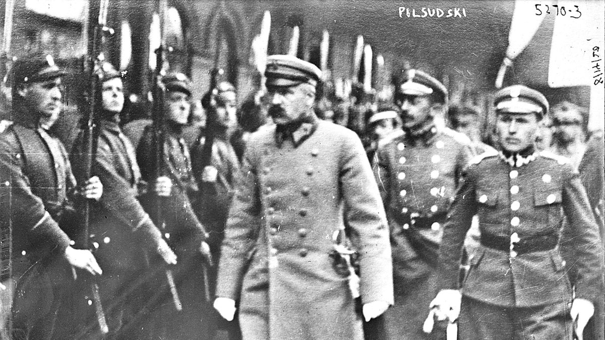 Marszałek Józef Piłsudski dokonuje przeglądu oddziałów w Mińsku