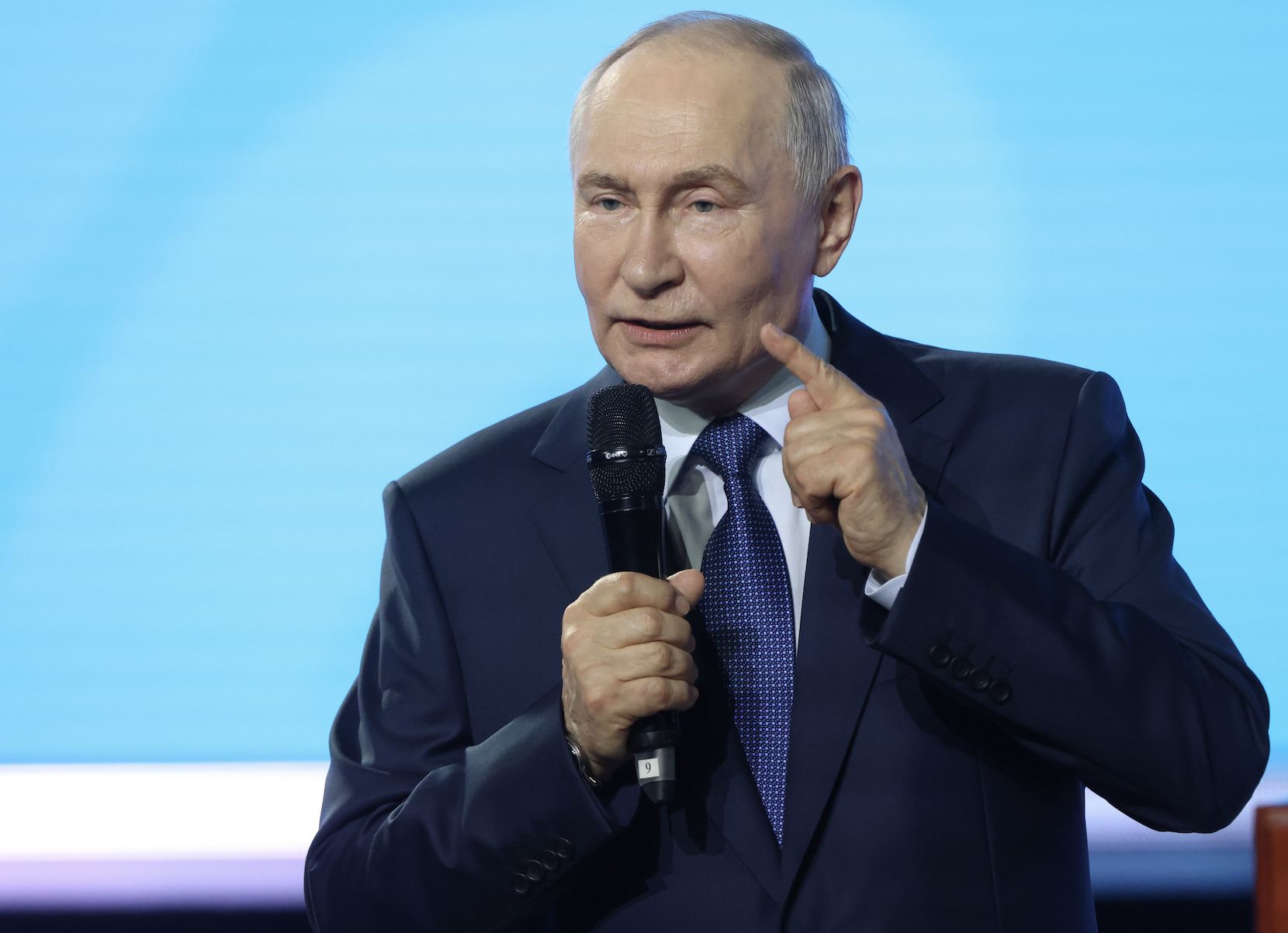 Putin sprzedaje 30% udziałów w lotnisku Szeremietiewo – nowy krok budżetu
