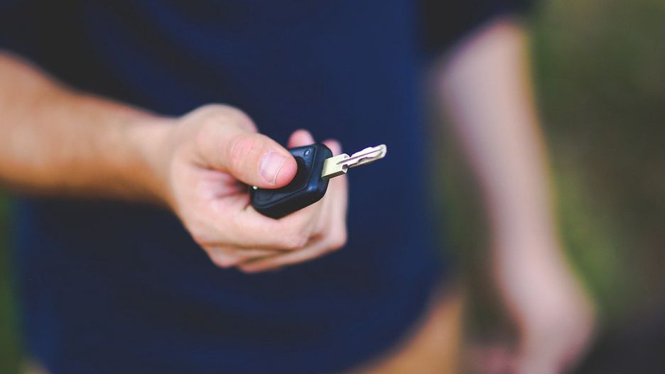 kluczyki auto samochód mężczyzna