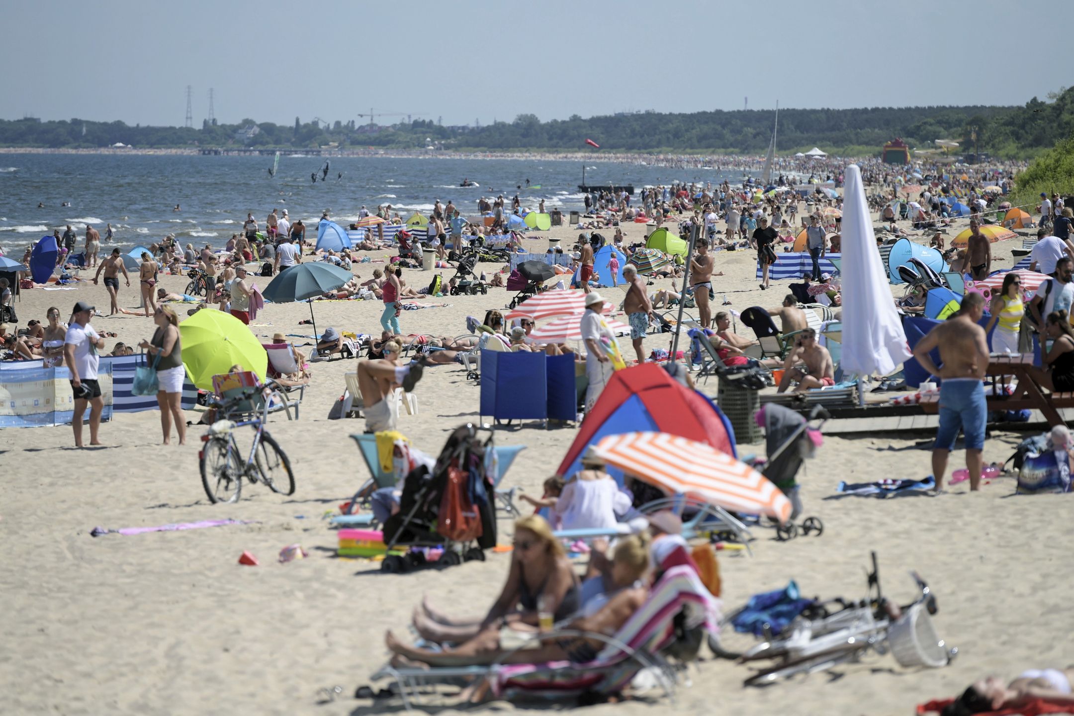 pla�owicze nad morzem
Adam War�awa
ba�tyckie, Ba�tyk, lato, morze, opalanie, pla�, pla�a, pla�owanie, pla�owicz, pogoda, relaks, Sopot, t�oczno, t�ok, t�um, t�umy, turysta, upa�, upa�y, urlop, wakacje, wypoczynek, Zatoka Gda�ska