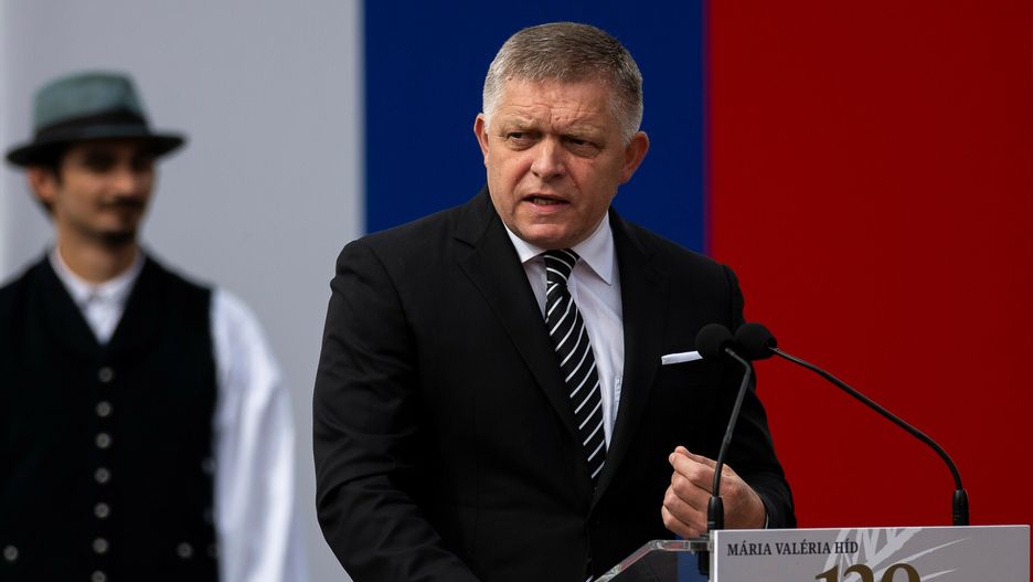 Archiwum zagraniczne East News 2025-09
Slovakia's Prime Minister Robert Fico delivers his speech during the 130th anniversary celebration of M�ria Valeria Bridge in Esztergom, Hungary, on Sunday, Sept. 28, 2025. (AP Photo/Denes Erdos)
Denes Erdos