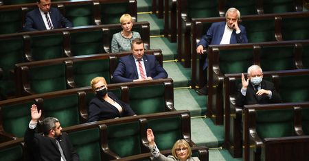 Podwyżki dla posłów. Polacy są oburzeni. Miażdżące wyniki sondażu
