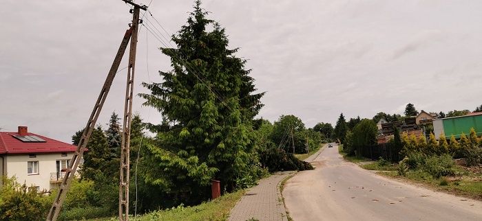 Skutki nawałnicy, która przeszła przez Karczmiska