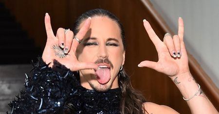 Michał Szpak upodobnił się do ukrzyżowanego Jezusa?! Znów OBURZYŁ katolików: "Idziesz w złym kierunku"