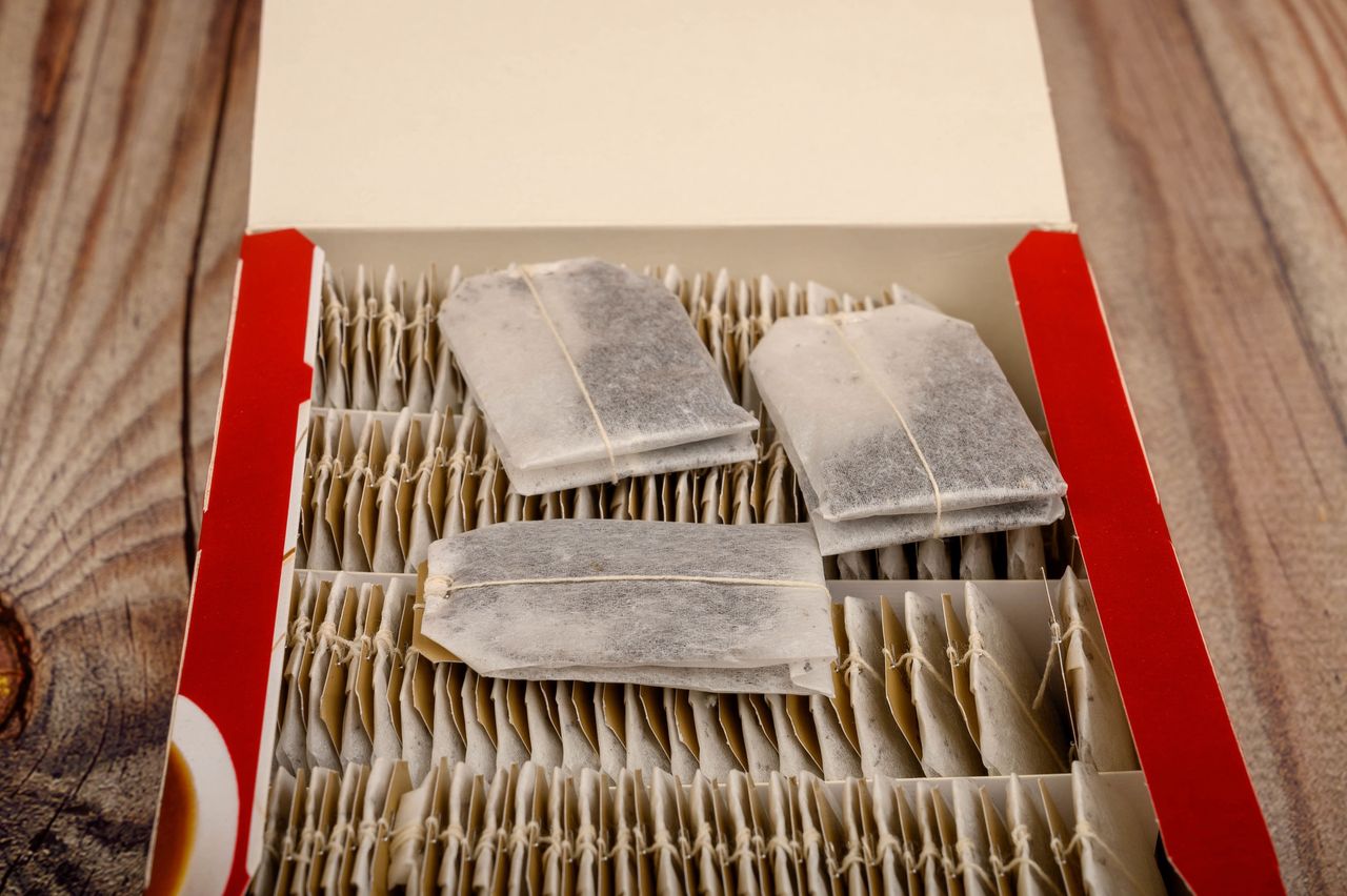 Torebka po herbacie może zdziałać cuda. Wrzuć ją do zlewu, efekt cię zaskoczy