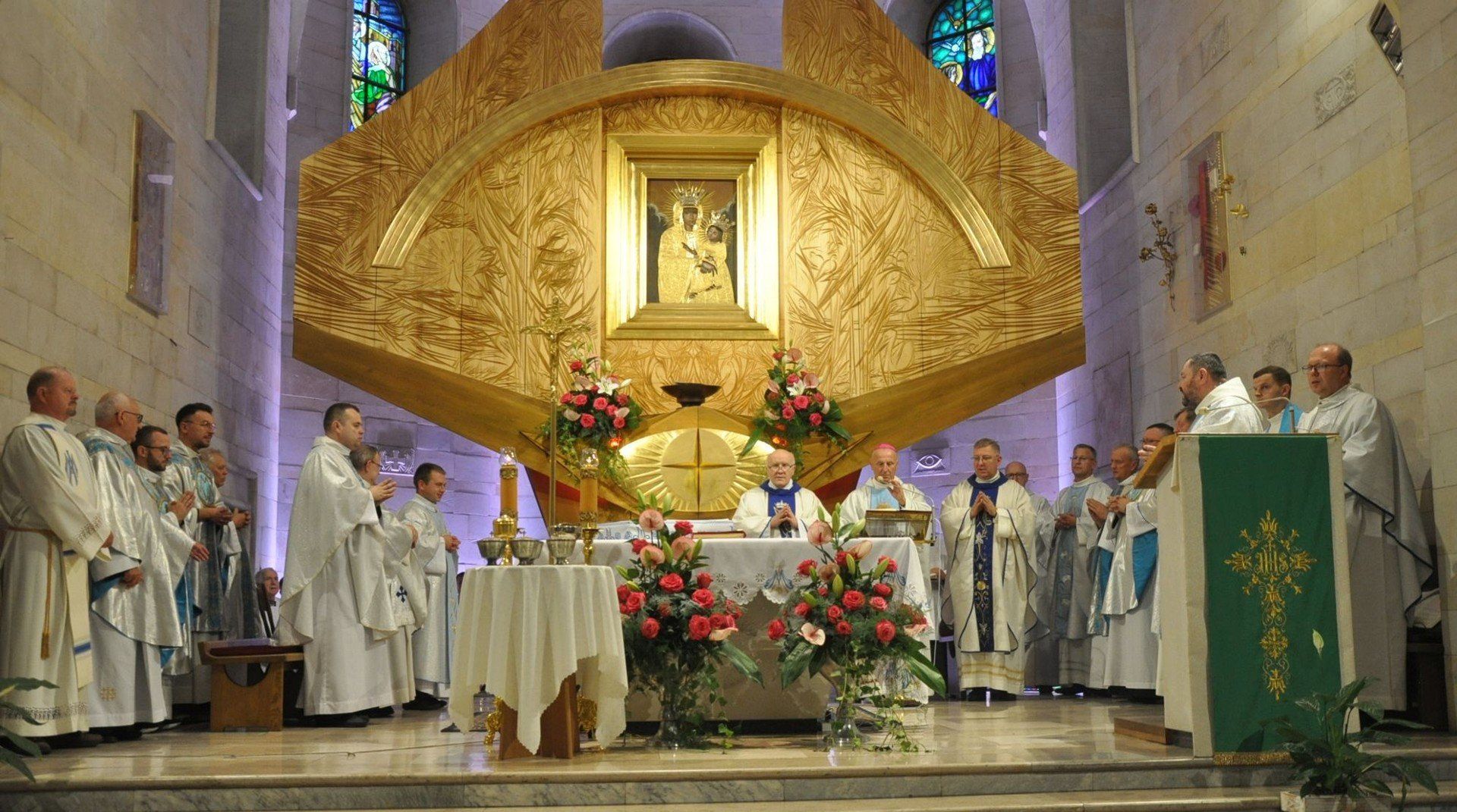 Na rocznicę koronacji obrazu Matki Bożej Czarneckiej do Sanktuarium w Czarnej przybyły tłumy