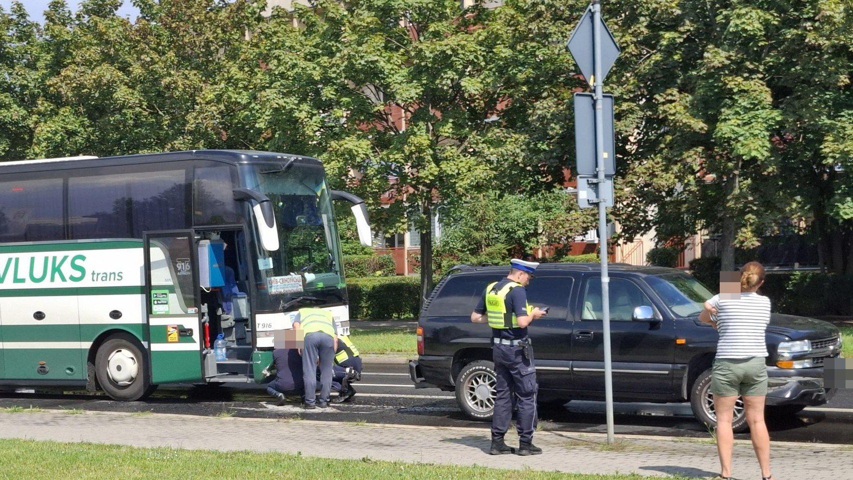 31.07.2025, zderzenie autokaru z trzema pojazdami osobowymi.