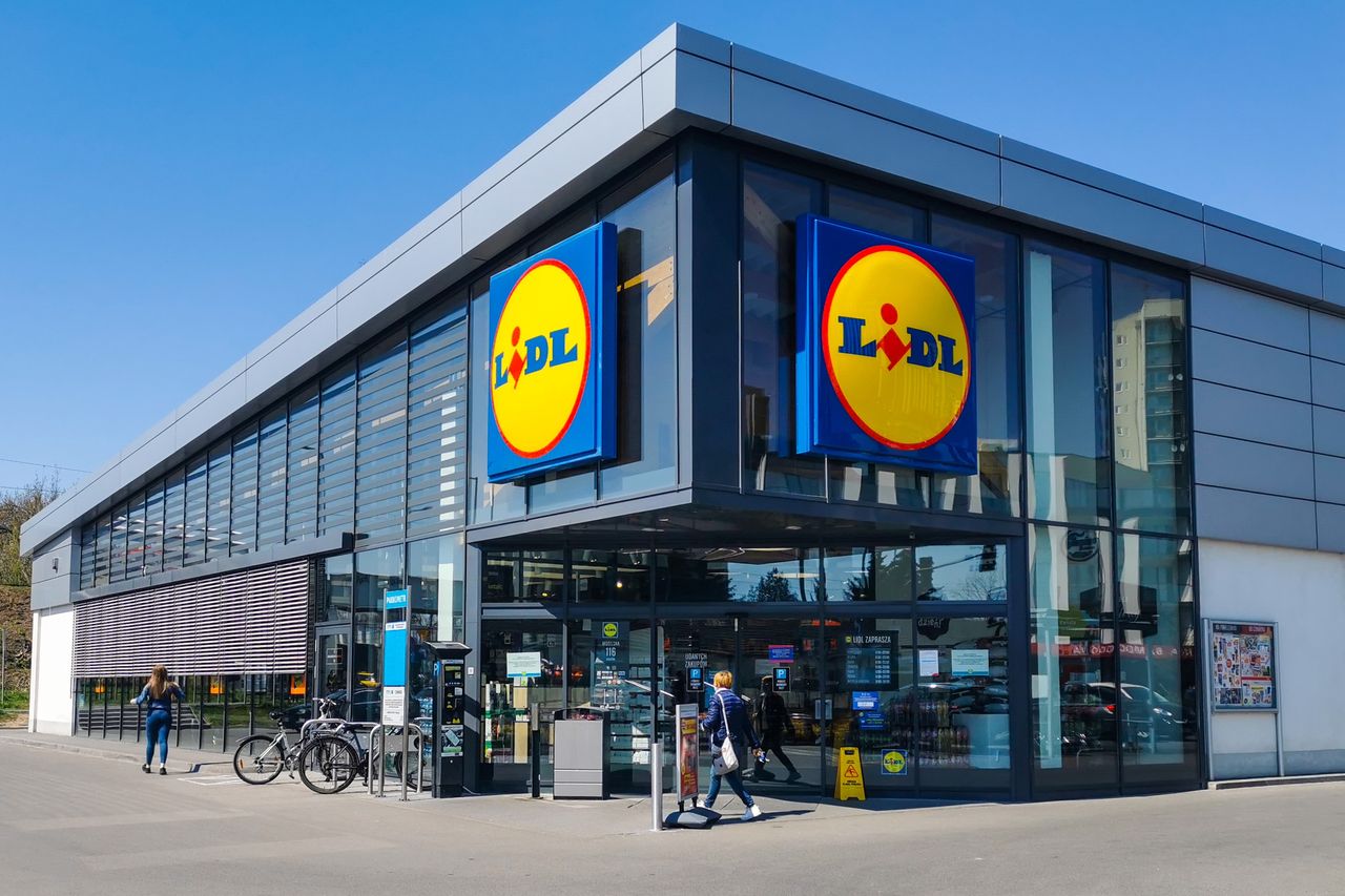 sklep Lidl. (Photo by Beata Zawrzel/NurPhoto via Getty Images)